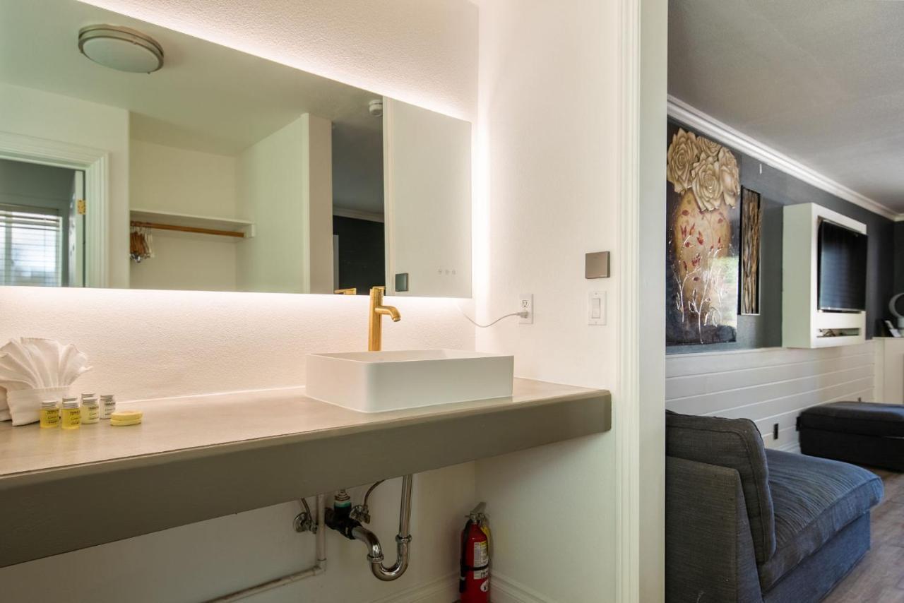 Big Bear Spa Suites Big Bear Lake Esterno foto