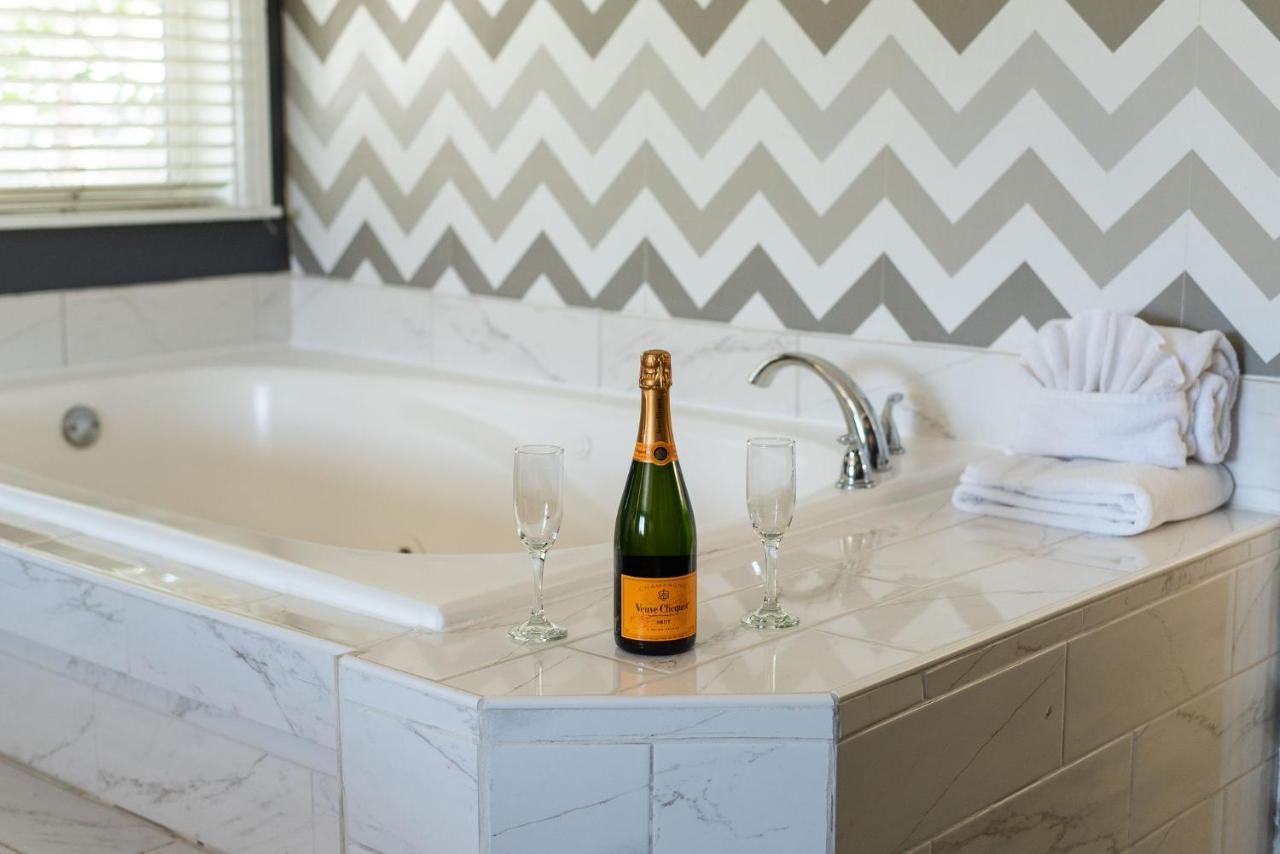 Big Bear Spa Suites Big Bear Lake Esterno foto