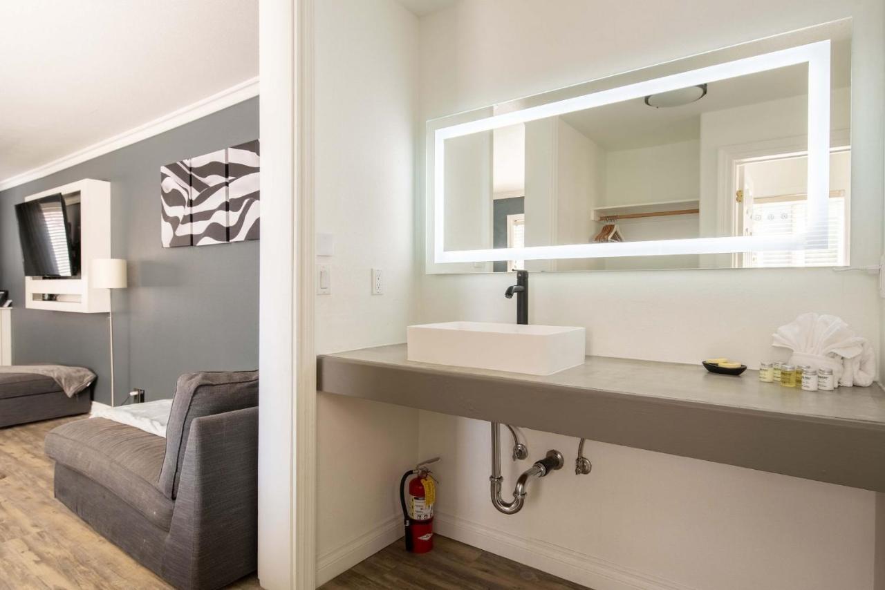 Big Bear Spa Suites Big Bear Lake Esterno foto
